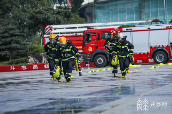 实战化比武竞赛 江苏百余名消防队员亮剑比武场(组图)