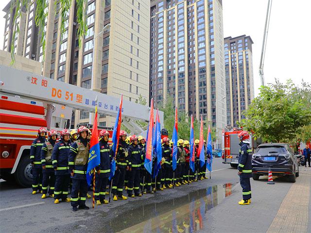 内蒙古巴彦淖尔市消防救援支队组织开展高层建筑灭火救援综合实战演练(组图)