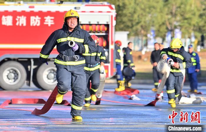 吉林长春：实战技能比武锤炼“烈火雄心”(组图)