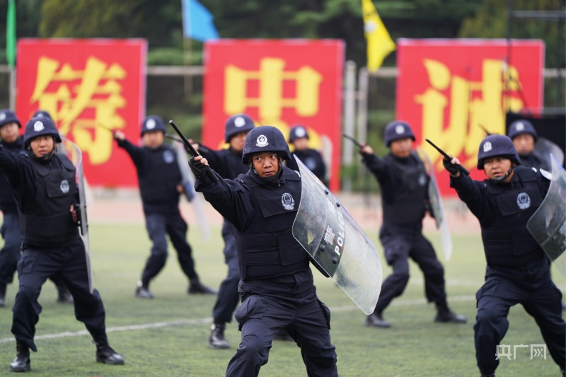 甘肃省举行监狱戒毒人民警察岗位实战大练兵成果集中汇报演练(组图)