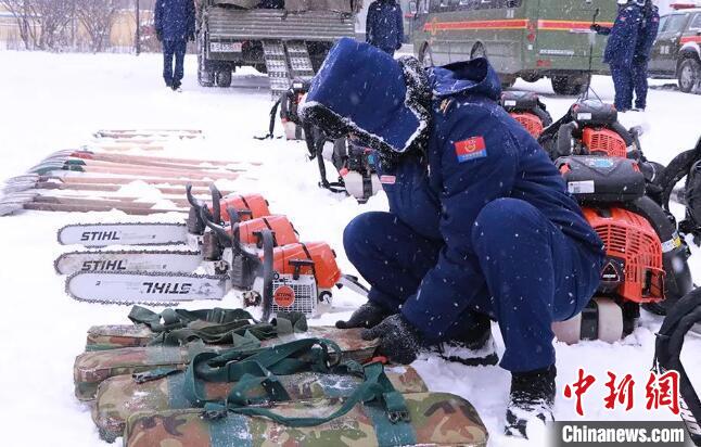 黑龙江省佳木斯市森林消防支队开展应对冰雪灾害拉动演练(组图)