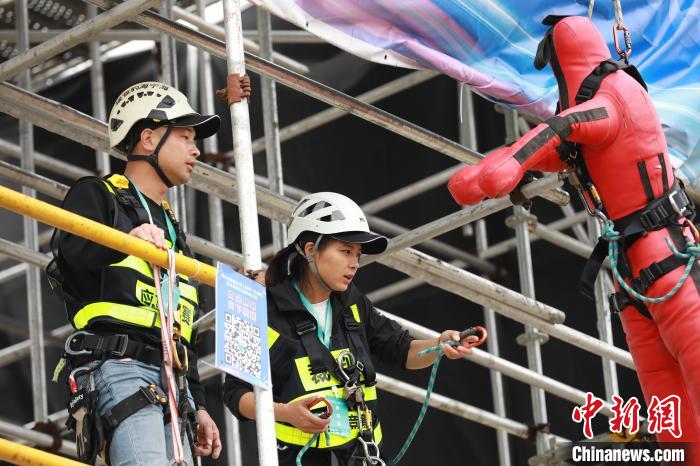 水陆空联合救援 浙江首次举行乡镇街道应急救援队伍技能竞赛(组图)