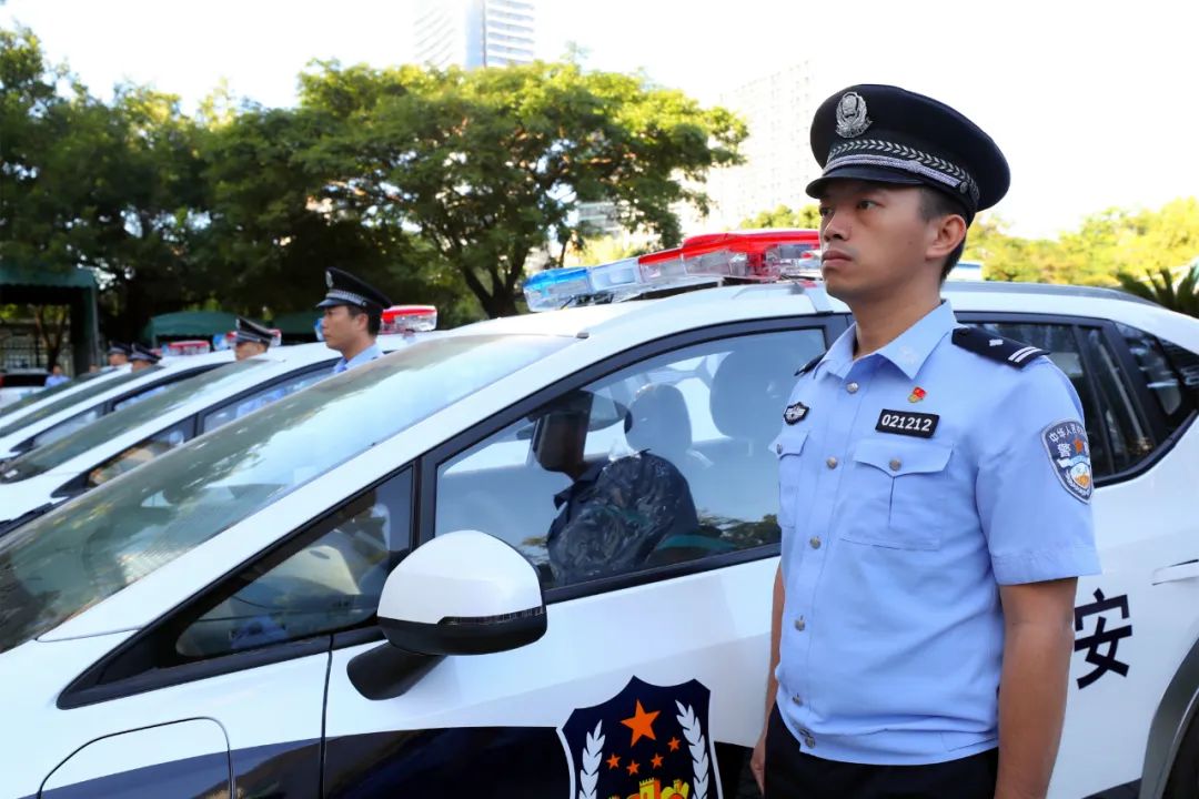 新车“入警” 服务一线！海南三亚警方举行执法执勤警用车辆发放仪式(组图)