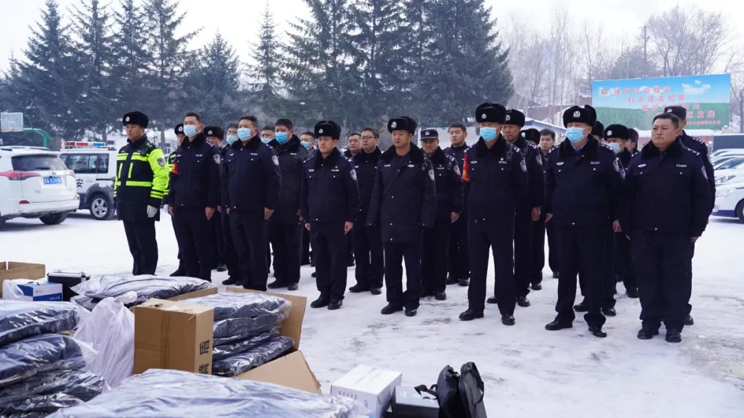 黑龙江省林区公安局绥阳分局举行警用装备发放仪式(组图)