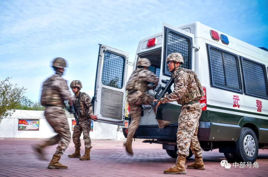 寒光照铁甲 | ①越冷越是练兵时，直击武警天津特战高燃练兵现场(组图)