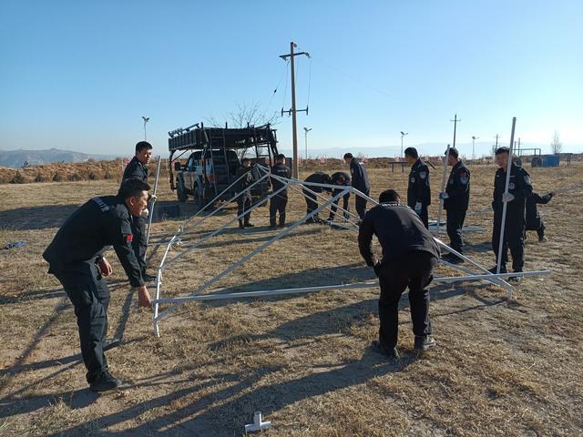 陕西神木公安巡特警大队开展搭建警用帐篷专项训练