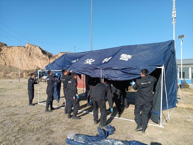陕西神木公安巡特警大队开展搭建警用帐篷专项训练