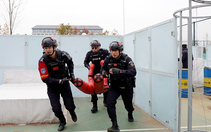 砺剑寒冬！山东日照特警开展冬训拉动演练暨综合实战技能比武(组图)