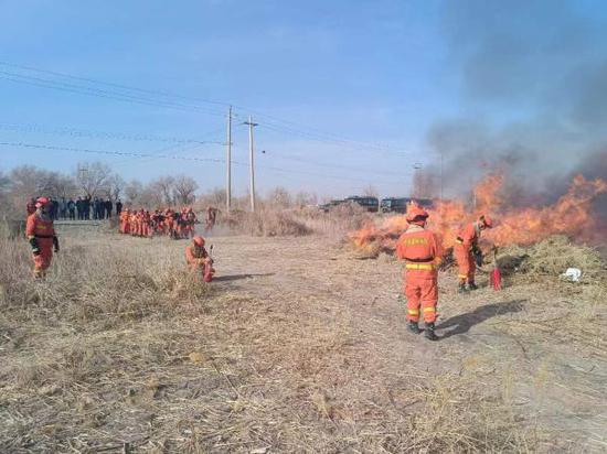 新疆库尔勒市林业和草原局开展森林草原消防演练(组图)