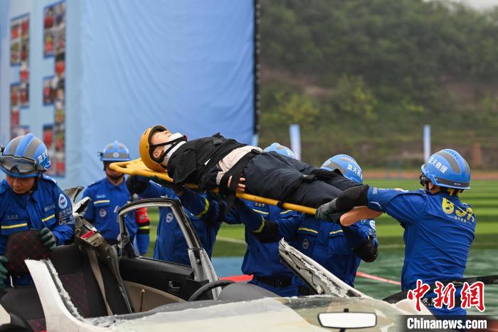 50支专业救援队伍同台竞技 重庆举行首届应急救援技能竞赛(组图)