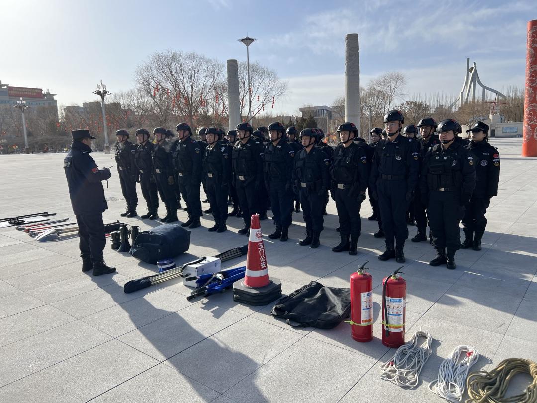 甘肃省酒泉市公安机关特巡警队伍开展应急救援拉动演练(组图)