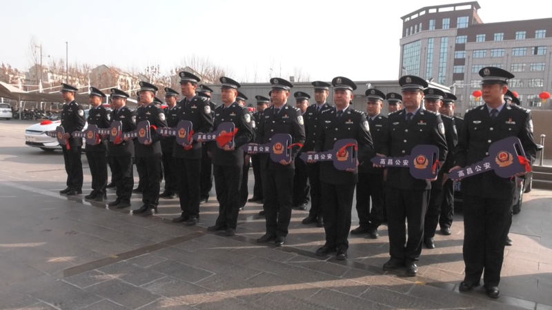 新疆高昌区公安局举行执法执勤警用车辆发放仪式(组图)