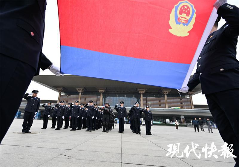 警察节前夕，江苏南京铁警请群众“沉浸式”体验警营(组图)