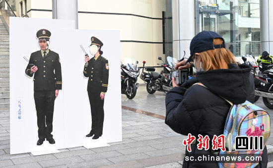 四川省成都市公安局举行中国人民警察节警营开放日活动(组图)