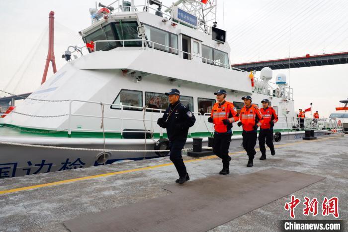 40米级公务执法高速巡逻船入列上海边检总站公务船艇编队(组图)