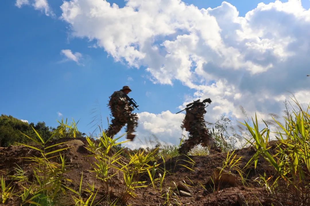 百练求打赢 实战淬精兵——武警普洱支队掀起实战化练兵热潮(组图)