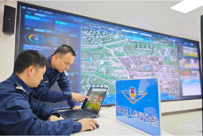 新年新气象丨智慧“警务舱”亮相重庆北站(组图)