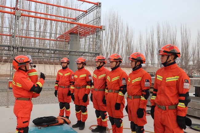 新疆森林消防总队巴州支队阿克苏大队抓实地震救援训练(组图)