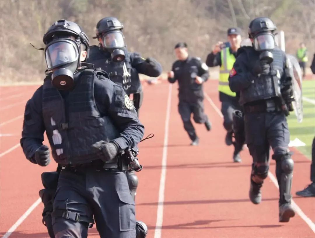 厉兵秣马练精兵，浙江德清公安特警大队掀起冬季练兵热潮(组图)