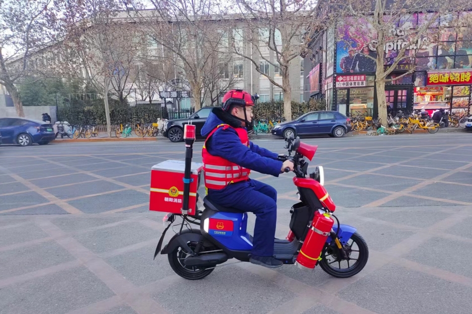 北京朝阳派驻社区消防专员配备快速响应套装(组图)