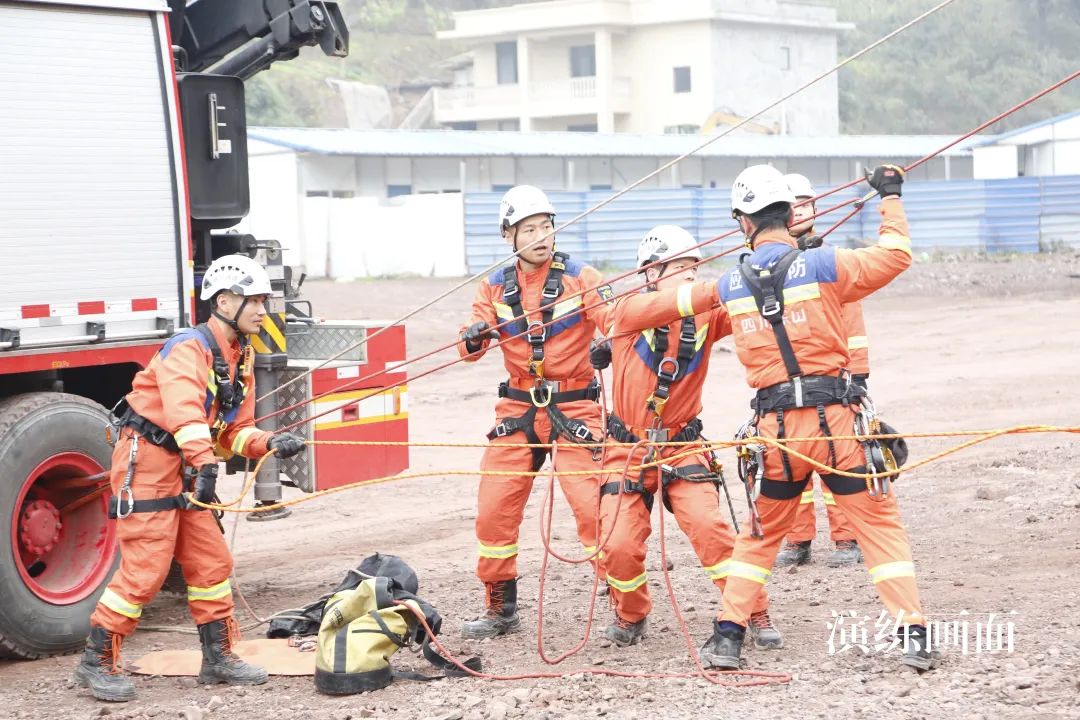 四川省乐山市举行森林火灾综合实战演练！(组图)