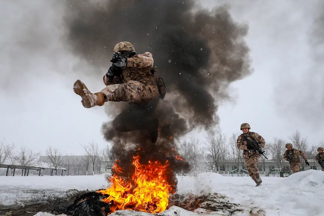 冰天雪地 浴火淬锋——武警新疆总队克拉玛依支队冬季实战化练兵掠影(组图)