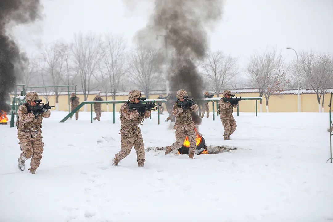 冰天雪地 浴火淬锋——武警新疆总队克拉玛依支队冬季实战化练兵掠影(组图)