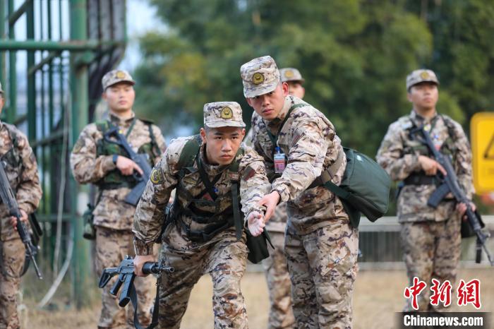 福建武警新兵训练火热开展(组图)