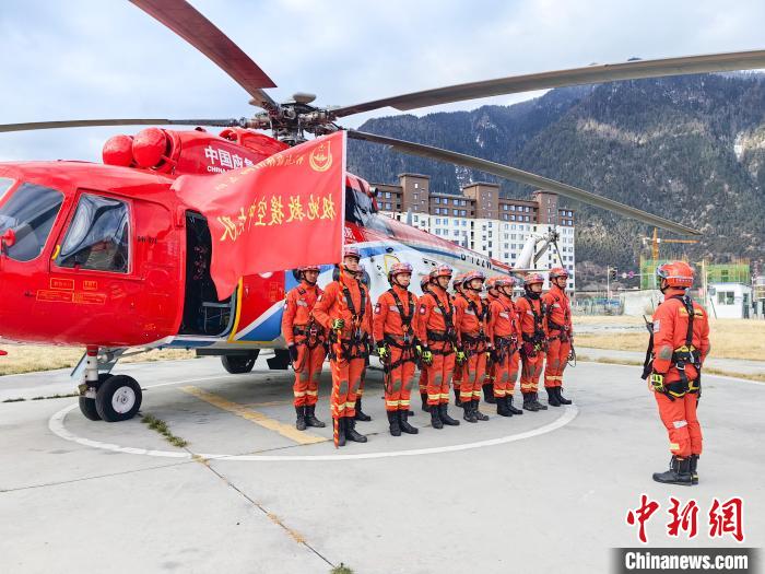 西藏林芝森林消防进行“直升机+无人机”应急救援演练(组图)