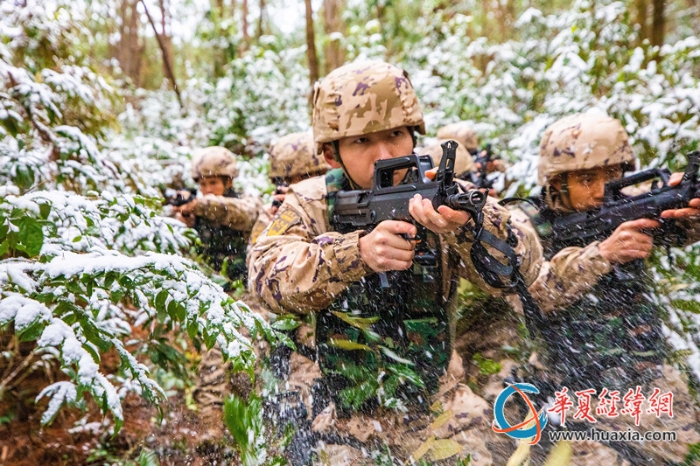 鏖战风雪！直击武警广西桂林特战野外捕歼