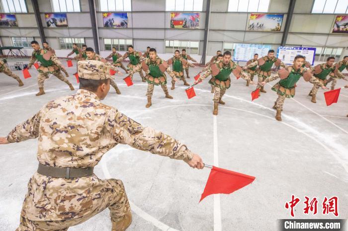 武警桂林支队掀起新年度军事训练热潮(组图)