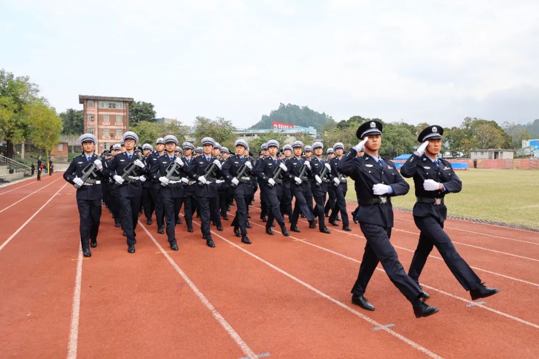 新警入列！广东省广州市公安局举行第68期入警训练班汇报演练(组图)