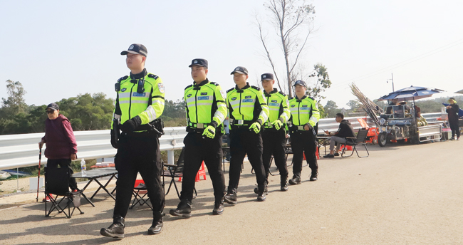 海南：“小摩托”守护“大平安”  海岸警察第七支队成立警用摩托车巡逻小分队护航平安春节(组图)