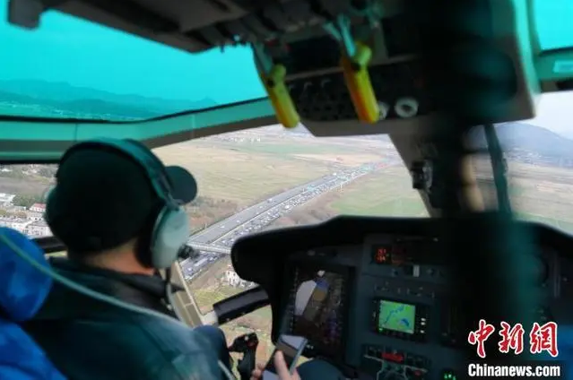 安徽合肥启用警用直升机护航春运返程高峰(组图)