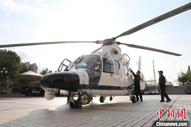 安徽合肥启用警用直升机护航春运返程高峰(组图)