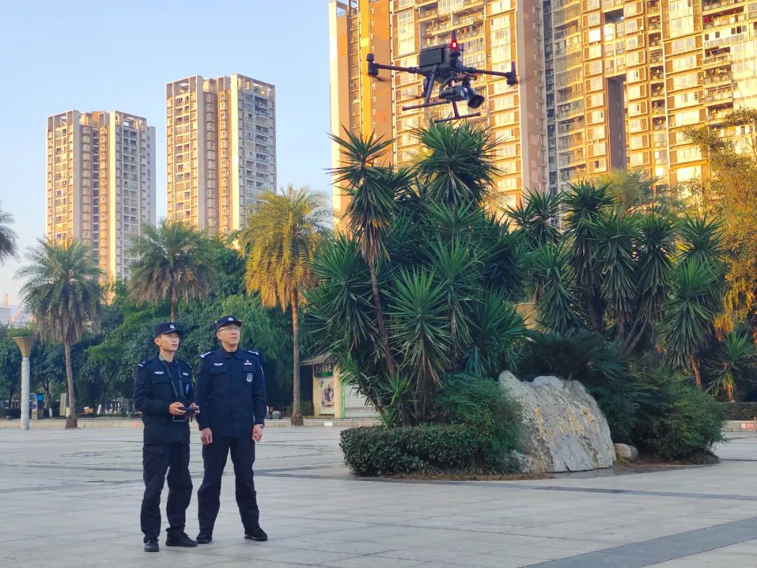 节日我在岗丨重庆永川公安特警无人机“护航”市民平安过年(图)