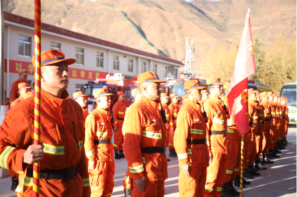 西藏森林消防总队扎实开展实战化野营拉练(组图)