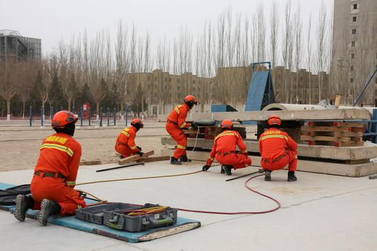新疆巴州森林消防支队：狠抓实战化训练 锻造地震救援“急先锋”(组图)