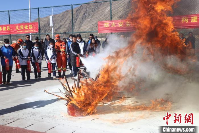 西藏森林消防组织4300名师生参与消防逃生演练(组图)