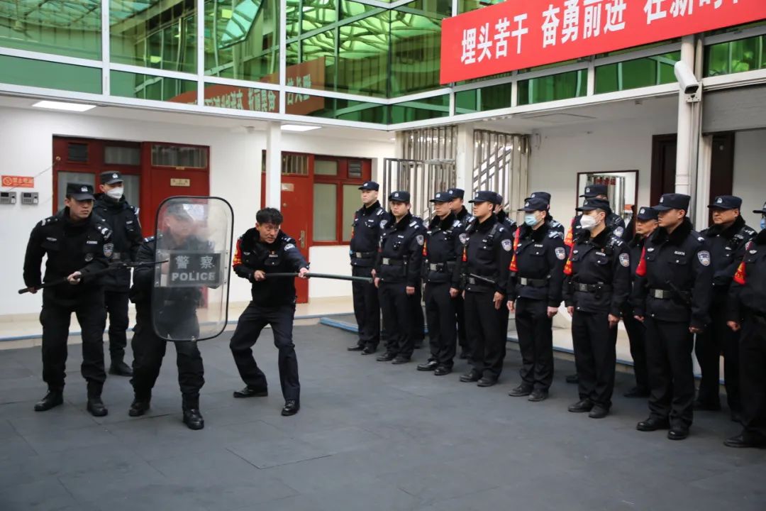 北京站派出所：开展防阻职袭警专项训练(组图)