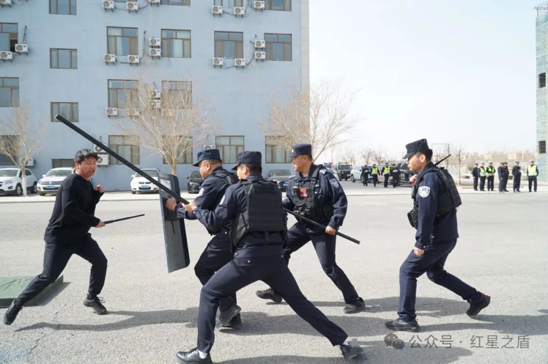 新疆第十三师新星市公安局开展最小作战单元专项练兵比武竞赛(组图)