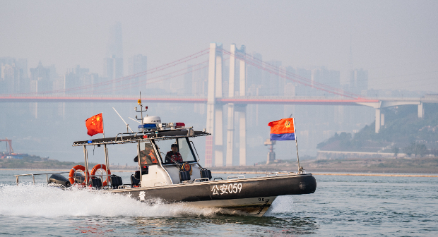 重庆水警：水域巡查+警用标识 守护枯水期水域安全