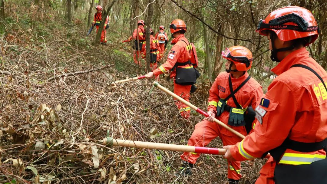 云南省森林消防总队多措并举做好清明期间森林草原防火工作(组图)