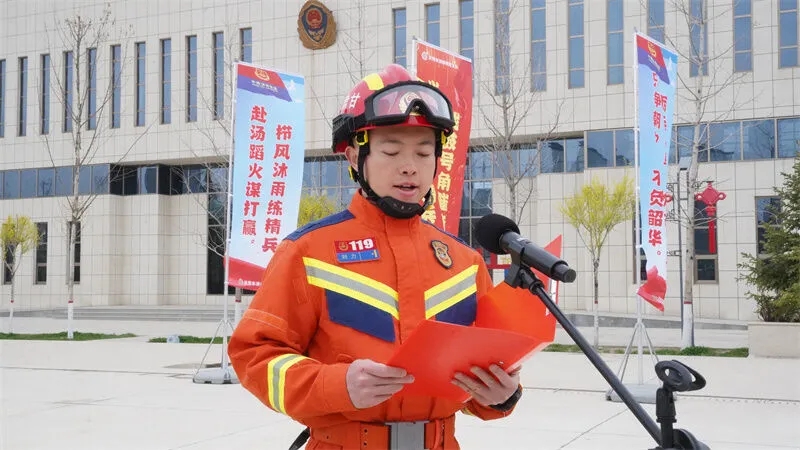 甘肃庆阳消防举行全市消防救援队伍2024年度“火蓝尖兵”比武对抗赛开幕式(组图)