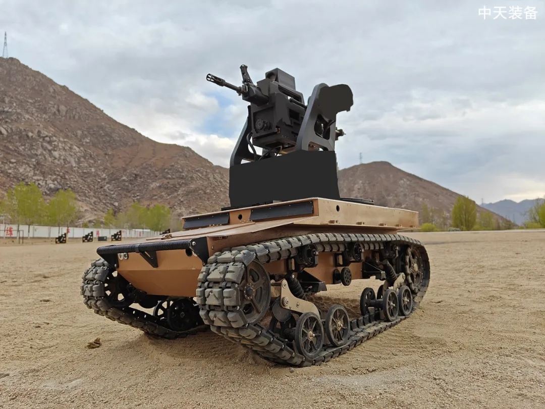 山蜥无人战车，挂载单兵轻武器，用于城市内部火力压制，解决战场最后100米
