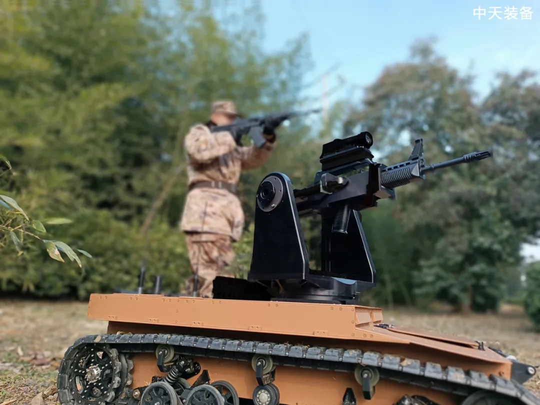 山蜥无人战车，挂载单兵轻武器，用于城市内部火力压制，解决战场最后100米