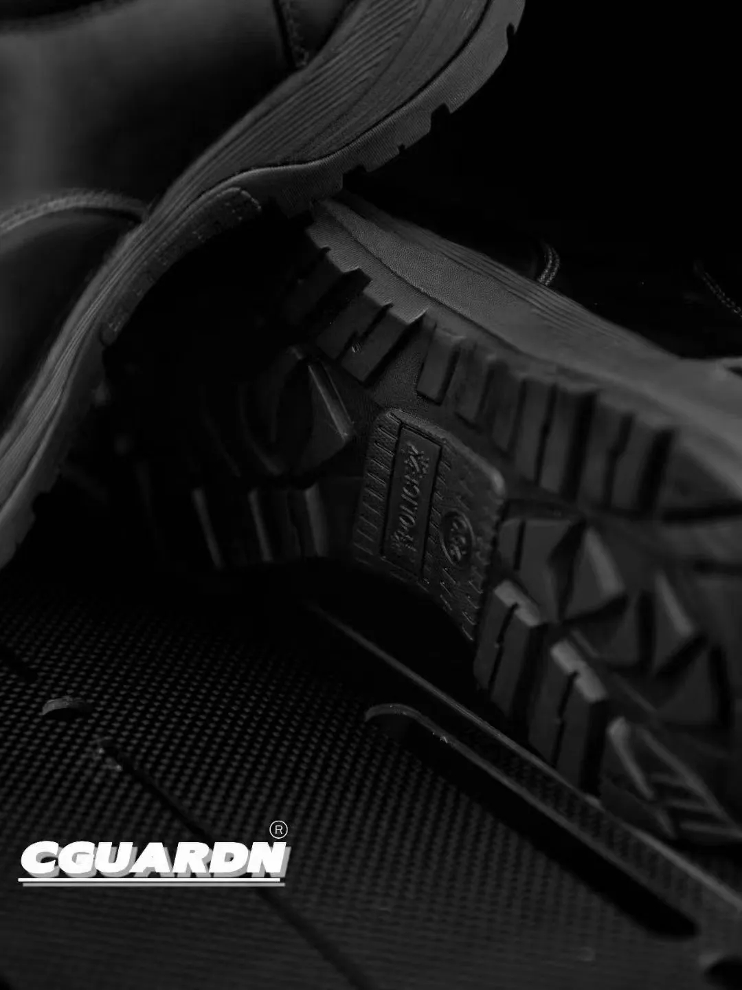 它不光是一双皮鞋，还是一双抓捕路上的战靴——CGUARDN 勤务皮鞋