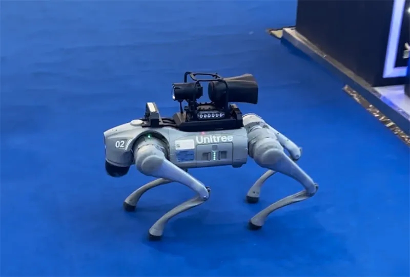 西班牙大型双臂排爆机器人， EAL2+安全认证，TOP1灵活机械臂秀出细腻操作