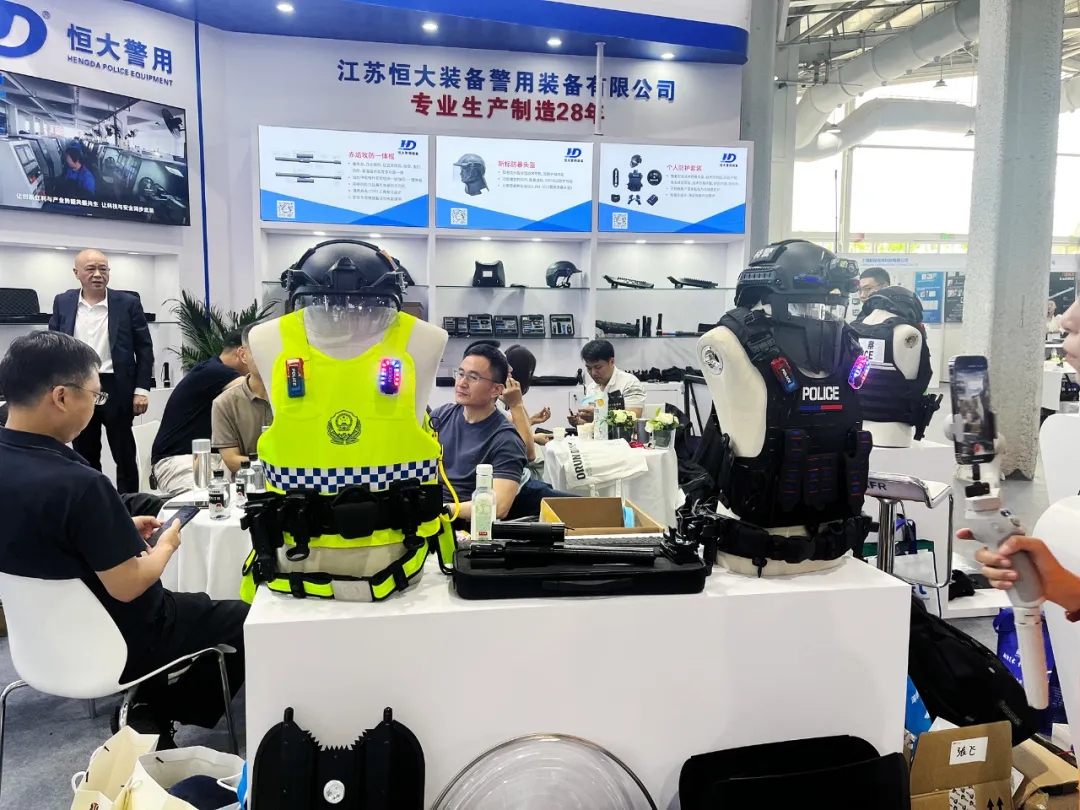 警博会新品丨“赤焰”攻防一体棍