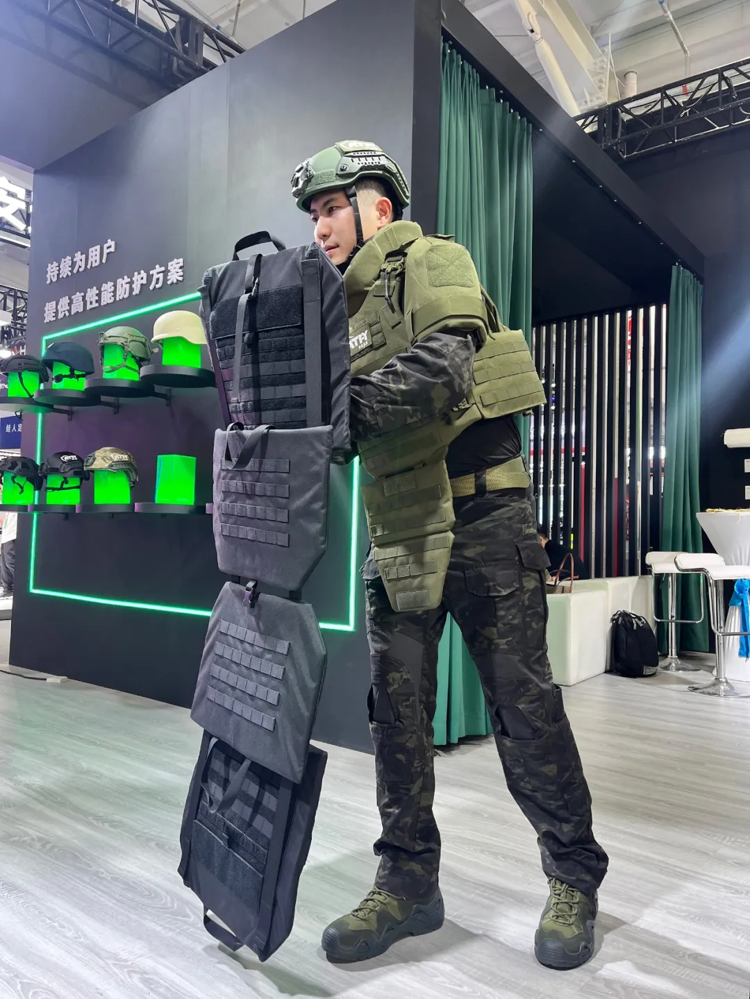 秒变移动安全掩体，折叠式防弹盾牌亮相警博会